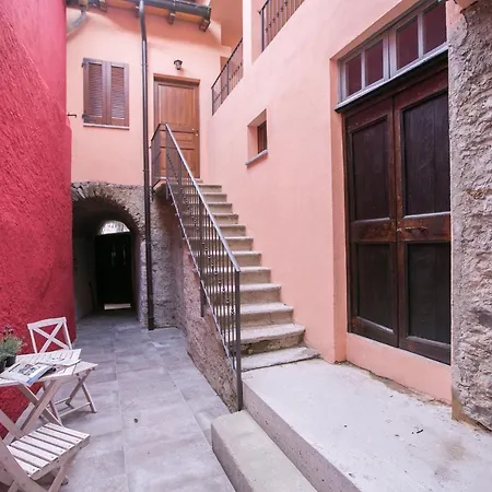 Semesterbostad San Rocco Sleeps 8 Plesio