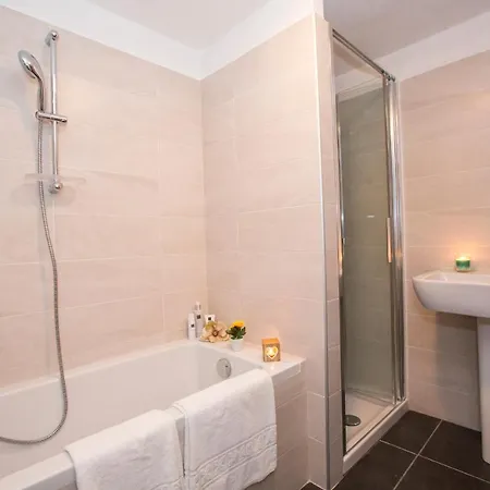 Semesterbostad San Rocco Sleeps 8 Plesio
