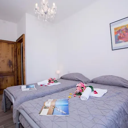 San Rocco Sleeps 8 Plesio
