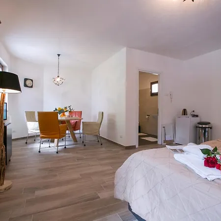 San Rocco Sleeps 8 Semesterbostad