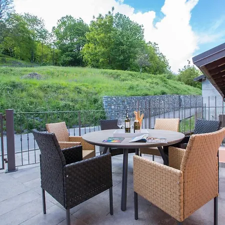 Semesterbostad San Rocco Sleeps 8 *