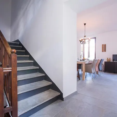 Semesterbostad San Rocco Sleeps 8 *