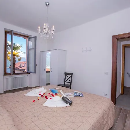 Semesterbostad San Rocco Sleeps 8