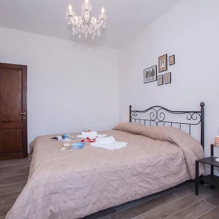 Semesterbostad San Rocco Sleeps 8